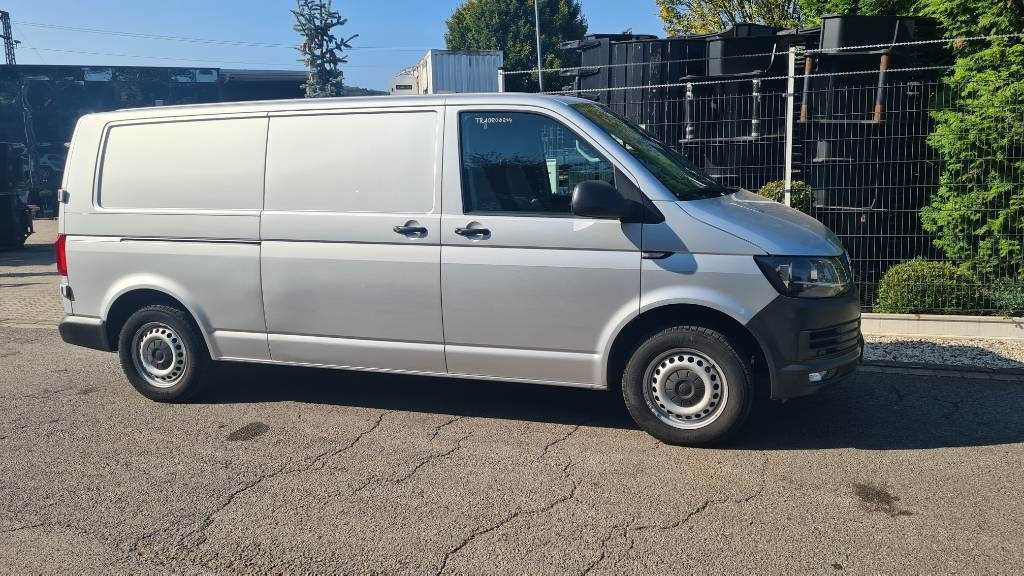 Volkswagen T5 2.0 TDI, Kasten, Werkstattschränke, Klima, AHK - Furgons ar slēgtā virsbūve: foto 4 Volkswagen T5 2.0 TDI, Kasten, Werkstattschränke, Klima, AHK - Furgons ar slēgtā virsbūve: foto 4