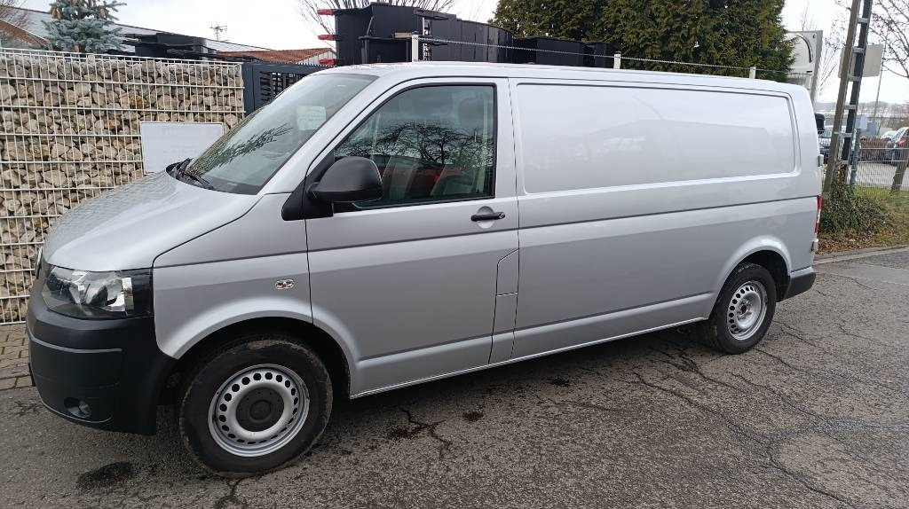 Volkswagen T5 2.0 TDI, Transporter, Kasten, Werkstattschränke - Furgons ar slēgtā virsbūve: foto 3 Volkswagen T5 2.0 TDI, Transporter, Kasten, Werkstattschränke - Furgons ar slēgtā virsbūve: foto 3