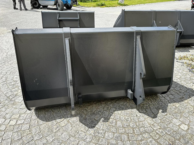 Big Volumenschaufel 200cm mit Liebherr 509 Aufnahme - Kauss: foto 3 Big Volumenschaufel 200cm mit Liebherr 509 Aufnahme - Kauss: foto 3
