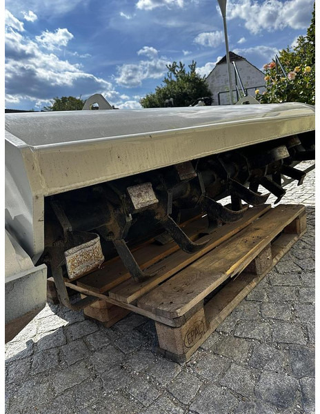 Cat LT18B TILLER - Augsnes apstrādes tehnika: foto 4 Cat LT18B TILLER - Augsnes apstrādes tehnika: foto 4