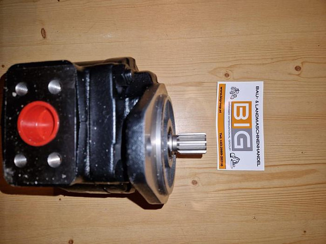 Hydraulikpumpe für John Deere 4500 Teleskoplader - Rezerves daļa: foto 1 Hydraulikpumpe für John Deere 4500 Teleskoplader - Rezerves daļa: foto 1