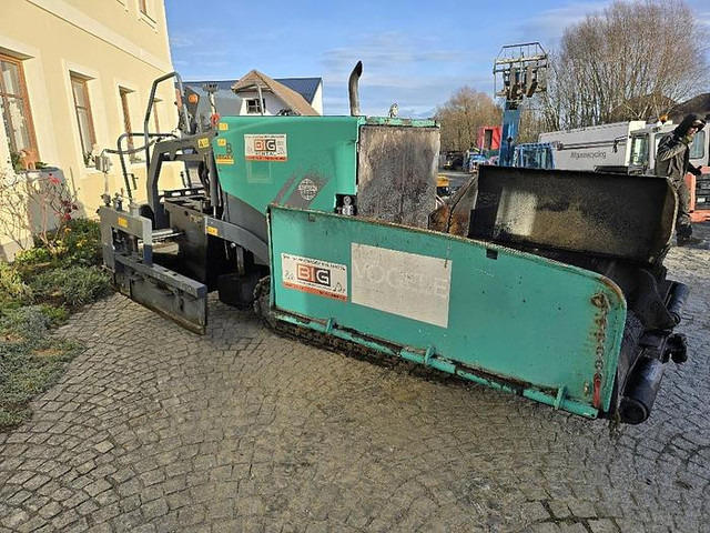 Vögele Super 800 Asphaltfertiger - Asfalta ieklāšanas tehnika: foto 1 Vögele Super 800 Asphaltfertiger - Asfalta ieklāšanas tehnika: foto 1