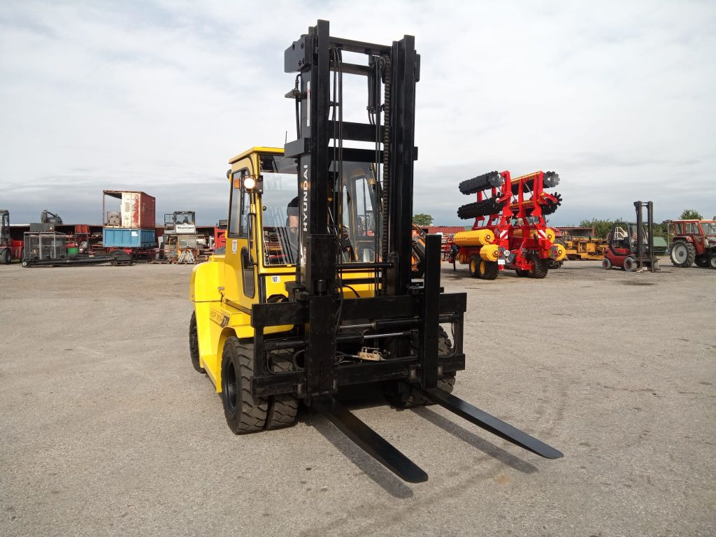 Hyundai HDF70-7 - Dīzeļiekrāvējs: foto 4 Hyundai HDF70-7 - Dīzeļiekrāvējs: foto 4