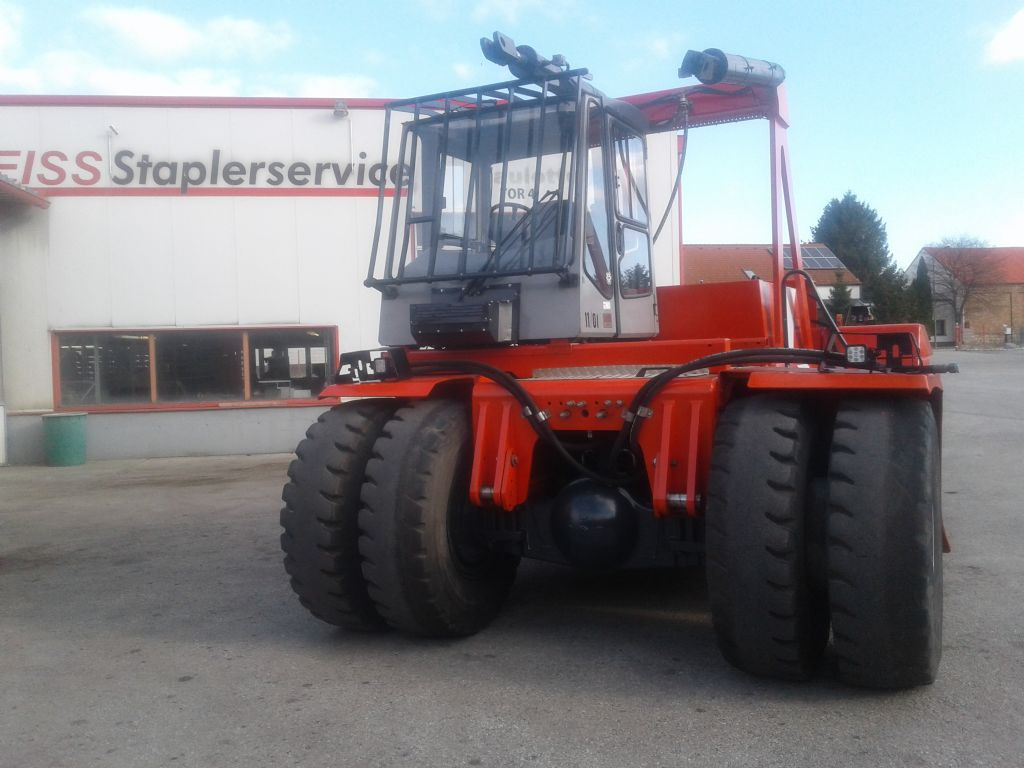 Dīzeļiekrāvējs Kalmar DCE330-12: foto 6 Dīzeļiekrāvējs Kalmar DCE330-12: foto 6