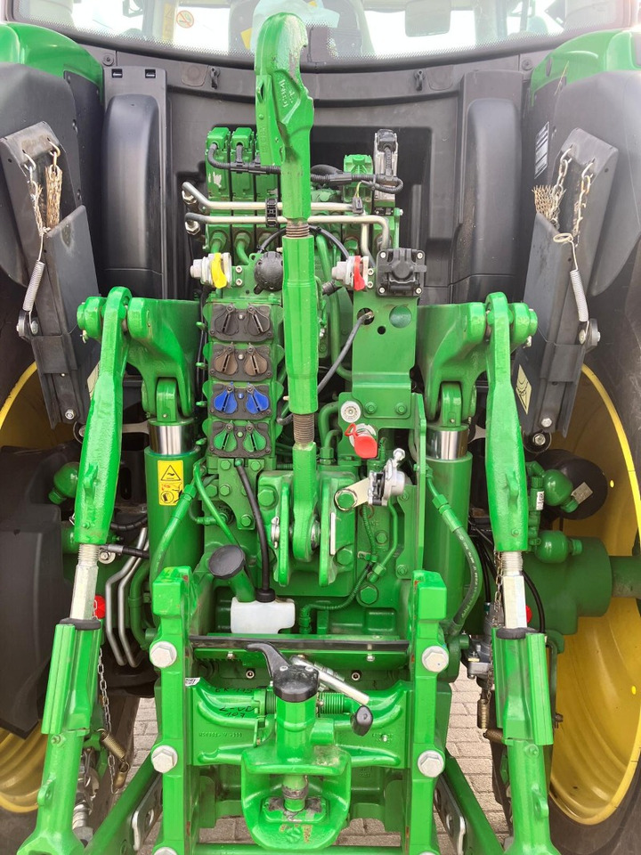 John Deere 6R 175 - Traktors: foto 2 John Deere 6R 175 - Traktors: foto 2