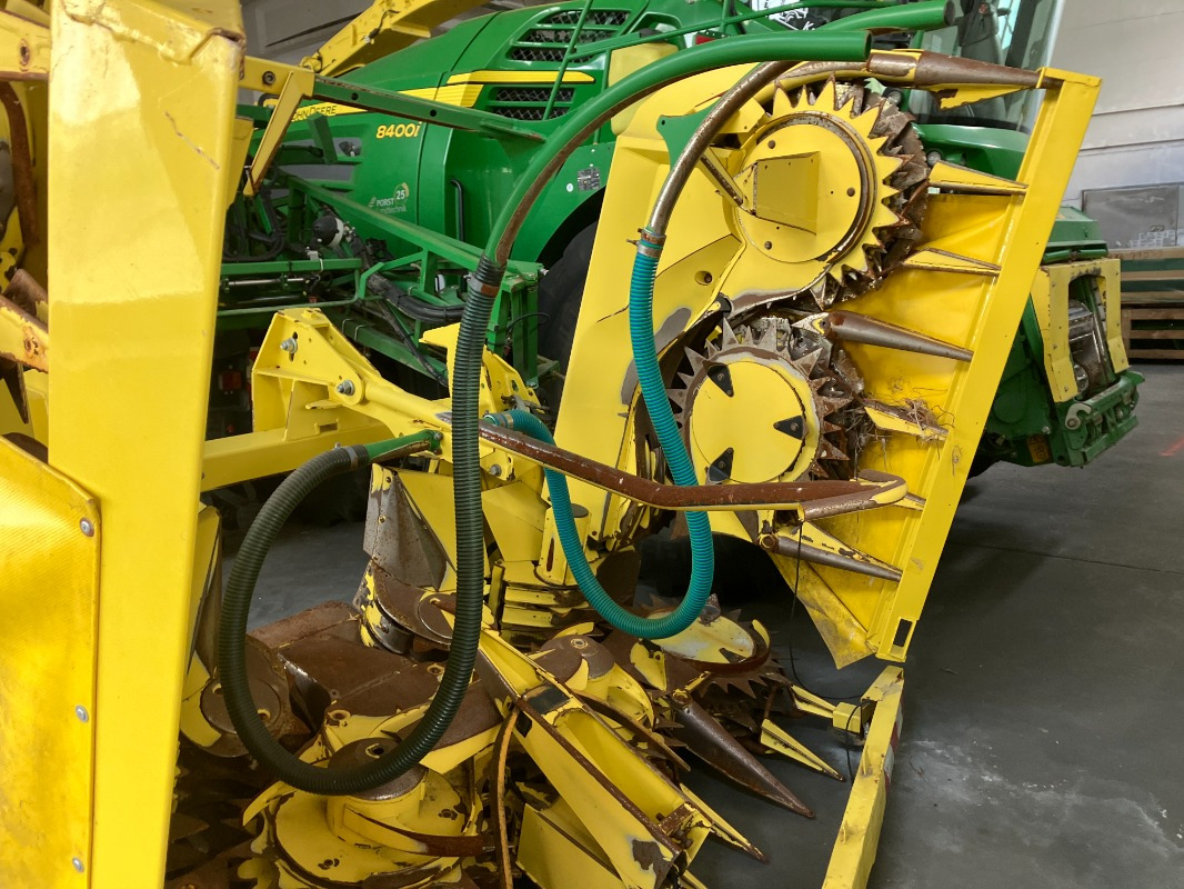John Deere 8400i mit Kemper 360 und Pick-Up 639 - Kombains: foto 5 John Deere 8400i mit Kemper 360 und Pick-Up 639 - Kombains: foto 5