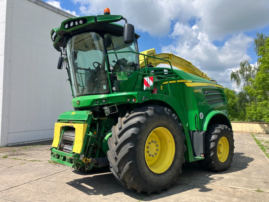 John Deere 8400i mit Kemper 360 und Pick-Up 639 - Kombains: foto 1 John Deere 8400i mit Kemper 360 und Pick-Up 639 - Kombains: foto 1