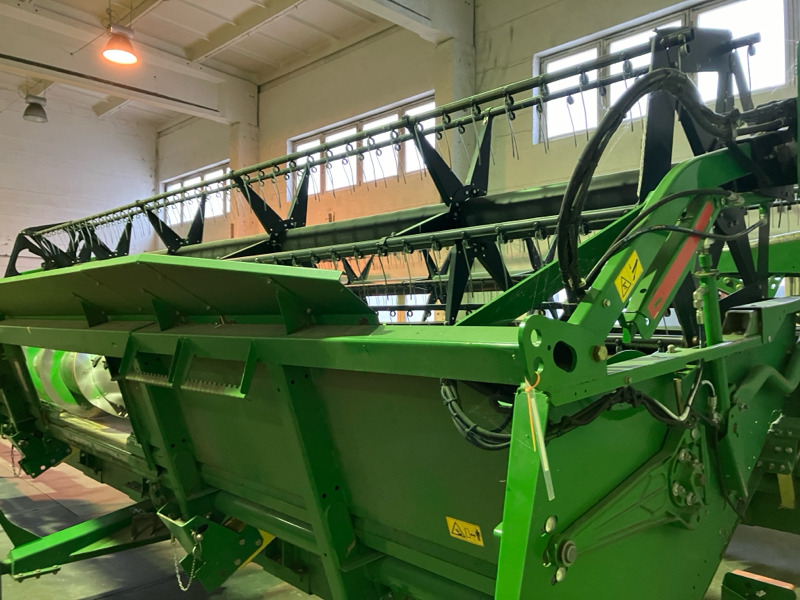 John Deere T560 mit 622R Schneidwerk - Labības kombains: foto 3 John Deere T560 mit 622R Schneidwerk - Labības kombains: foto 3