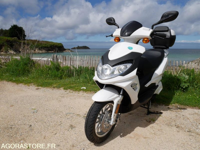 1 Scooter Easy Watts - E-stock - Motocikls: foto 1 1 Scooter Easy Watts - E-stock - Motocikls: foto 1