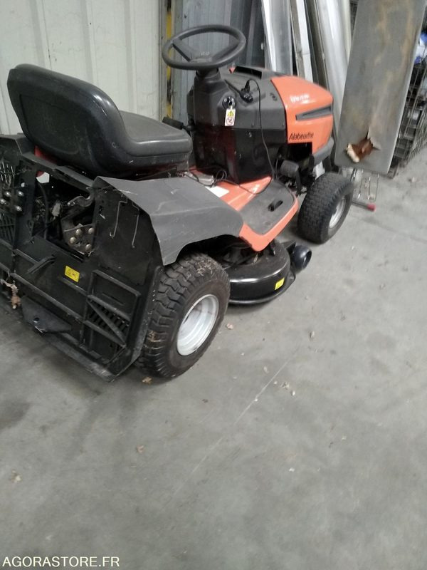 2 tondeuses autoportées - Zāles pļāvējs: foto 2 2 tondeuses autoportées - Zāles pļāvējs: foto 2