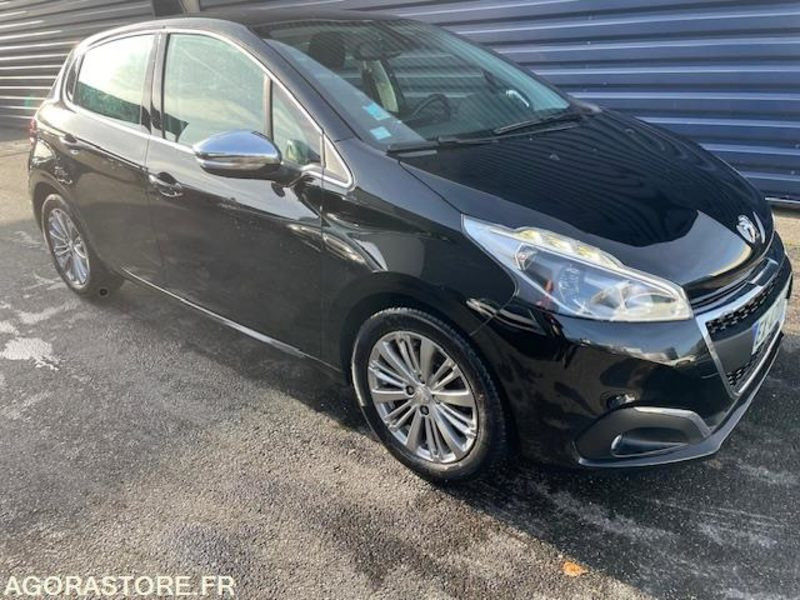 208 ALLURE PT 110cv-05/2016- 87950 KM - Vieglā automašīna: foto 4 208 ALLURE PT 110cv-05/2016- 87950 KM - Vieglā automašīna: foto 4