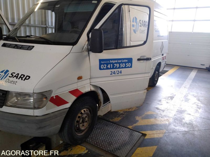 334-AFA-49 /Mercedes Sprinter avec Hayon Hydraulique - Kravas mikroautobuss: foto 2 334-AFA-49 /Mercedes Sprinter avec Hayon Hydraulique - Kravas mikroautobuss: foto 2