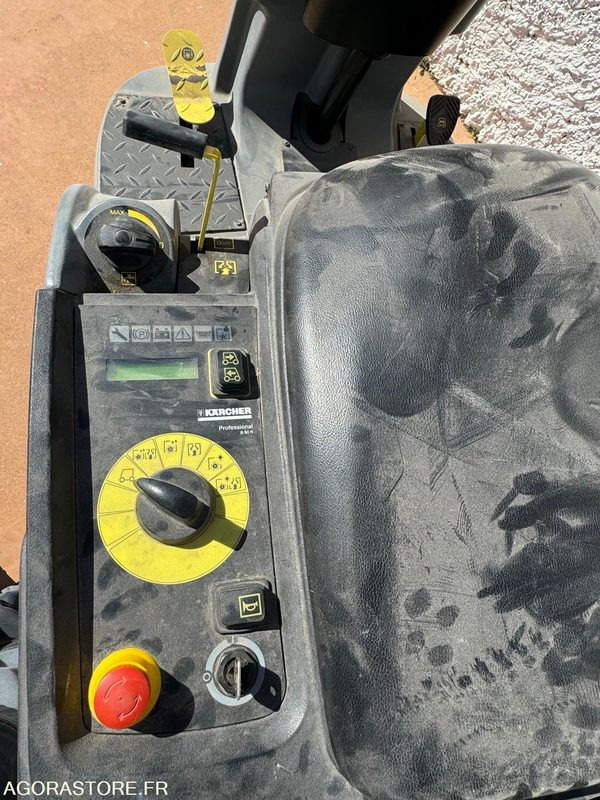 AUTOLAVEUSE AUTOPORTEE KARCHER PROFESSIONNEL R75 NON FONCTIONNELLE - Grīdas mazgāšanas iekārta: foto 2 AUTOLAVEUSE AUTOPORTEE KARCHER PROFESSIONNEL R75 NON FONCTIONNELLE - Grīdas mazgāšanas iekārta: foto 2