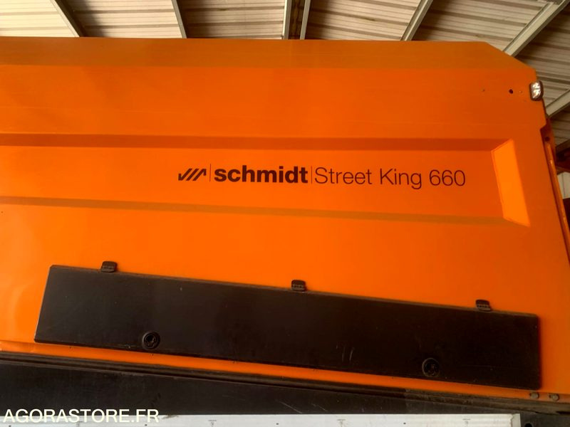 BALAYEUSE COMPOSÉE D'UN PORTEUR MERCEDES ET D'UN SYSTÈME DE BALAYAGE SCHMIDT - Ielu tīrīšanas mašīna: foto 4 BALAYEUSE COMPOSÉE D'UN PORTEUR MERCEDES ET D'UN SYSTÈME DE BALAYAGE SCHMIDT - Ielu tīrīšanas mašīna: foto 4