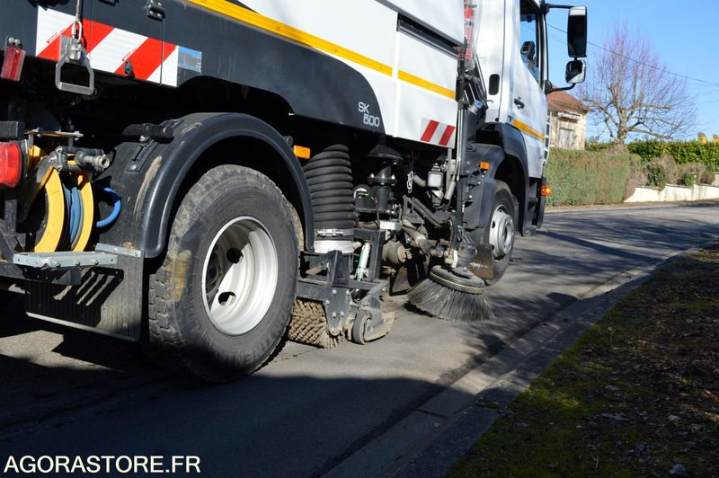 BALAYEUSE MERCEDES ATEGO 95000kms 2019 - Ielu tīrīšanas mašīna: foto 5 BALAYEUSE MERCEDES ATEGO 95000kms 2019 - Ielu tīrīšanas mašīna: foto 5