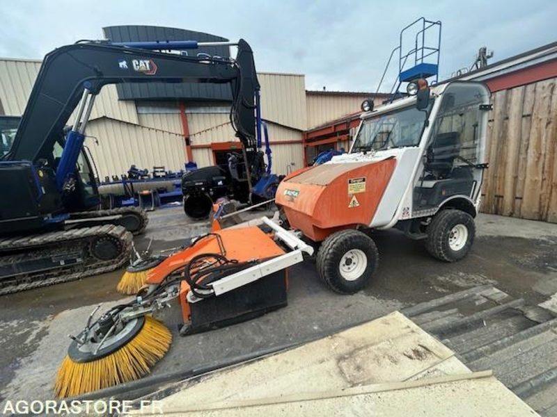 BALAYEUSE/RAMASSEUSE AUSA BD202HL 2015 212 HEURES - Ielu tīrīšanas mašīna: foto 1 BALAYEUSE/RAMASSEUSE AUSA BD202HL 2015 212 HEURES - Ielu tīrīšanas mašīna: foto 1