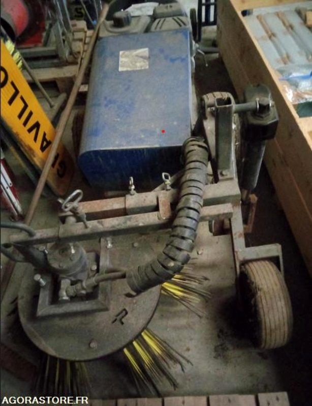 BALAYEUSE THERMIQUE - Ielu tīrīšanas mašīna: foto 1 BALAYEUSE THERMIQUE - Ielu tīrīšanas mašīna: foto 1