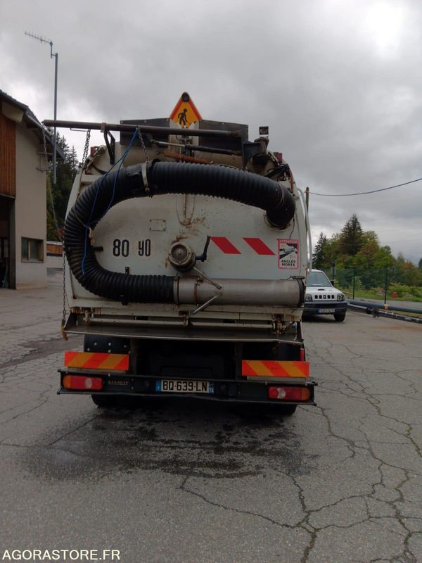 BALAYEUSE de Voiries- RENAULT MIDLUM 220 DXI avec aspiratrice EUROVOIRIE 3620h - Ielu tīrīšanas mašīna: foto 3 BALAYEUSE de Voiries- RENAULT MIDLUM 220 DXI avec aspiratrice EUROVOIRIE 3620h - Ielu tīrīšanas mašīna: foto 3
