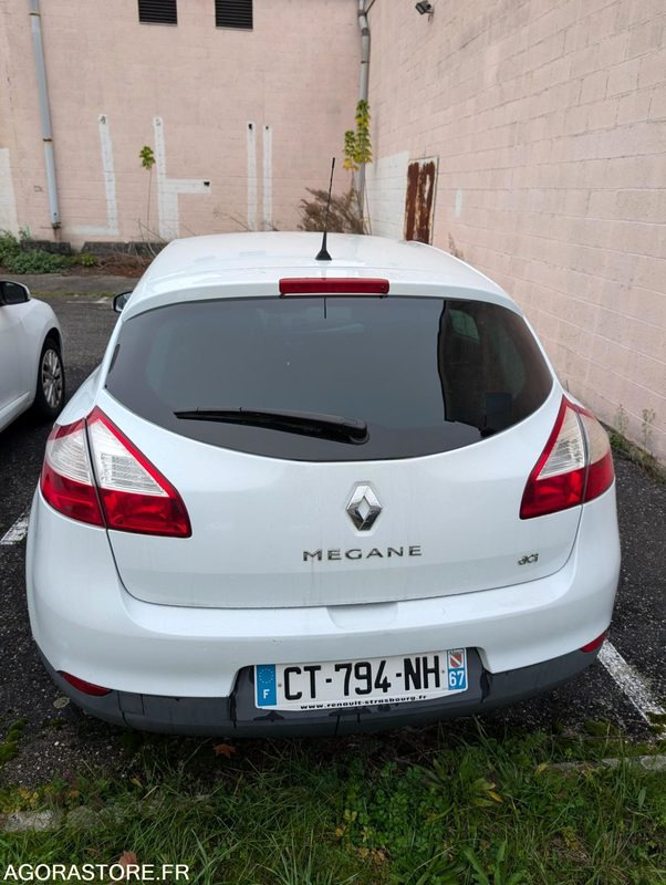 BERLINE MEGANE RENAULT 1.5 DCI BON ETAT 5 PLACES 200 010 KM - Vieglā automašīna: foto 4 BERLINE MEGANE RENAULT 1.5 DCI BON ETAT 5 PLACES 200 010 KM - Vieglā automašīna: foto 4