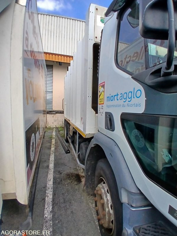 BOM 19 T RENAULT 270 DCI - 2002 - 370 889km - Atkritumu vedējs: foto 5 BOM 19 T RENAULT 270 DCI - 2002 - 370 889km - Atkritumu vedējs: foto 5