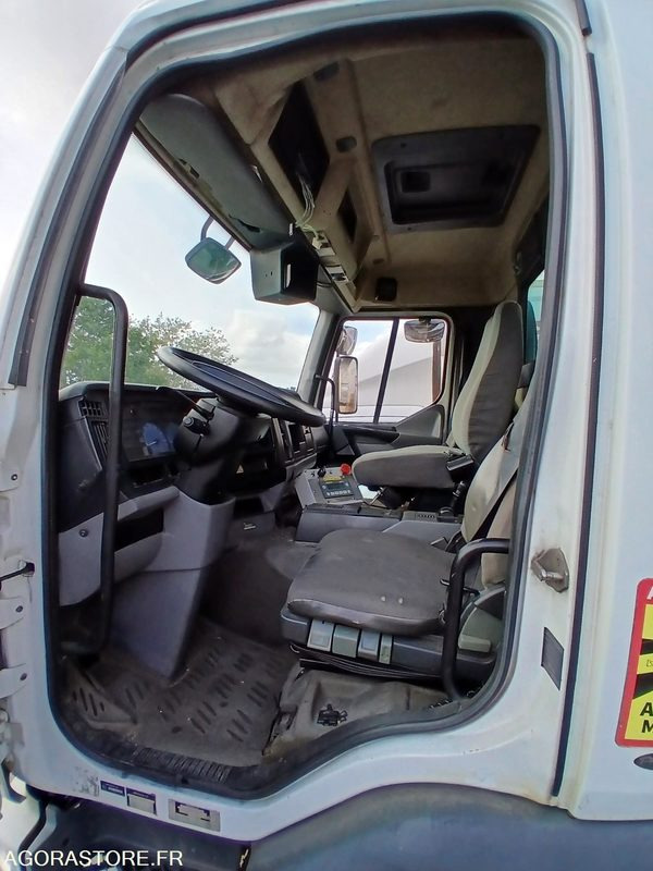 BOM 19 T RENAULT 270 DCI - 2002 - 370 889km - Atkritumu vedējs: foto 4 BOM 19 T RENAULT 270 DCI - 2002 - 370 889km - Atkritumu vedējs: foto 4