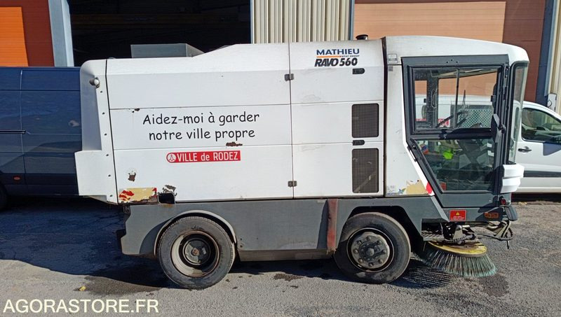 Balayeuse - Mathieu Ravo 560 - 2008 - 894640km - Ielu tīrīšanas mašīna: foto 1 Balayeuse - Mathieu Ravo 560 - 2008 - 894640km - Ielu tīrīšanas mašīna: foto 1