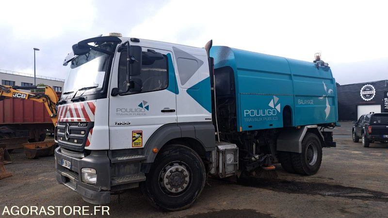 Balayeuse chantier - Ielu tīrīšanas mašīna: foto 1 Balayeuse chantier - Ielu tīrīšanas mašīna: foto 1