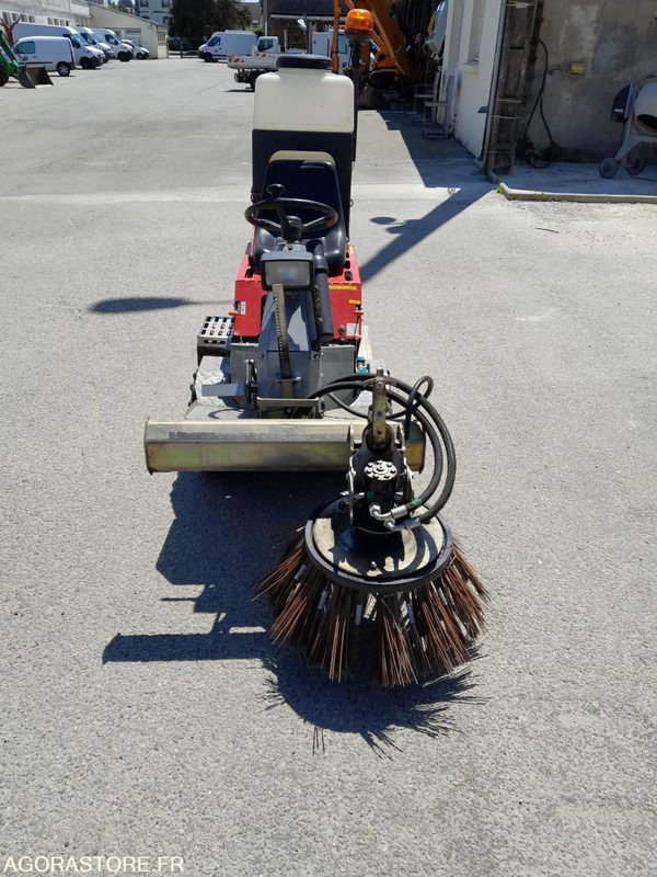 Balayeuse désherbeur désherbeuse automotrice pour désherbage trottoirs Cochet - Dārza tehnika: foto 2 Balayeuse désherbeur désherbeuse automotrice pour désherbage trottoirs Cochet - Dārza tehnika: foto 2