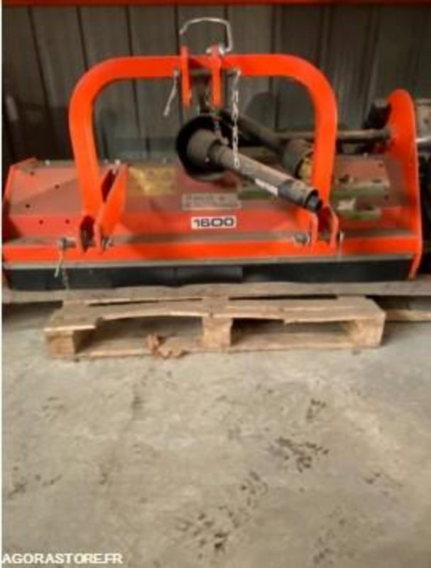 Broyeur Kubota 1600 - Dārza tehnika: foto 3 Broyeur Kubota 1600 - Dārza tehnika: foto 3