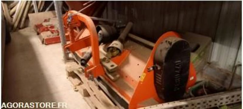 Broyeur Kubota 1600 - Dārza tehnika: foto 2 Broyeur Kubota 1600 - Dārza tehnika: foto 2