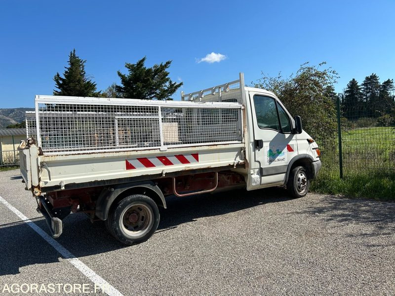 CAMION BENNE IVECO DAILY - Kravas mikroautobuss: foto 1 CAMION BENNE IVECO DAILY - Kravas mikroautobuss: foto 1