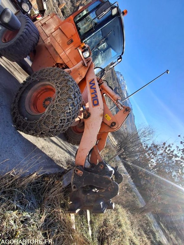 CHARGEUR FIAT HITACHI W110 A + FOURCHES + GODET + ETRAVE - Iekrāvējs: foto 1 CHARGEUR FIAT HITACHI W110 A + FOURCHES + GODET + ETRAVE - Iekrāvējs: foto 1