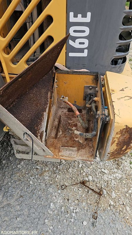 Iekrāvējs CHARGEUR SUR PNEUS VOLVO L60E - L60EV1599 - 1315 HEURES - 2004: foto 8