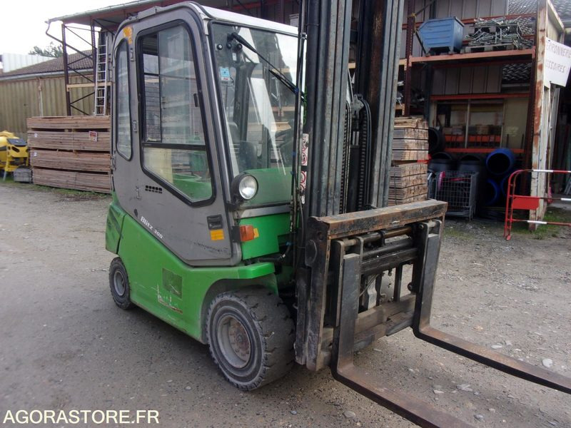 CHARIOT ÉLÉVATEUR 3 TONNES POSITIONNEUR DE FOURCHES ELECTRIQUE CESAB - Elektroiekrāvējs: foto 1 CHARIOT ÉLÉVATEUR 3 TONNES POSITIONNEUR DE FOURCHES ELECTRIQUE CESAB - Elektroiekrāvējs: foto 1