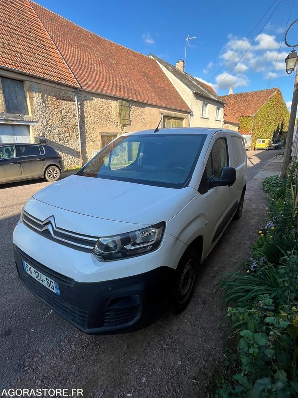 CITROEN BERLINGO ISOTHERME (portage de repas) - Mazs furgons: foto 1 CITROEN BERLINGO ISOTHERME (portage de repas) - Mazs furgons: foto 1