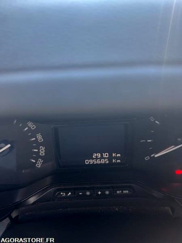 CITROEN BERLINGO ISOTHERME (portage de repas) - Mazs furgons: foto 5 CITROEN BERLINGO ISOTHERME (portage de repas) - Mazs furgons: foto 5