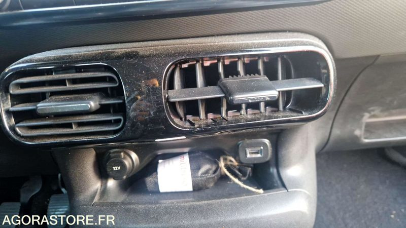 CITROËN C4 - 2020 / 138605 KM (FP-186-QX) - Vieglā automašīna: foto 5 CITROËN C4 - 2020 / 138605 KM (FP-186-QX) - Vieglā automašīna: foto 5