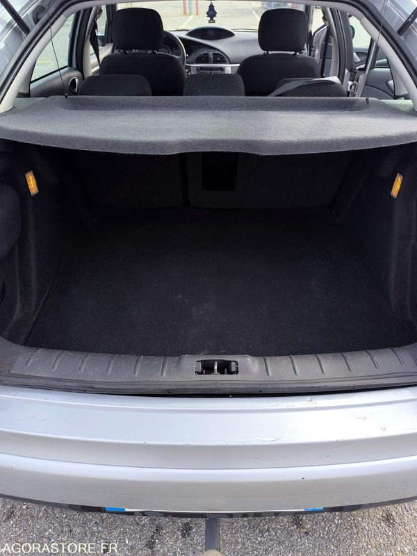 Vieglā automašīna CITROEN C5 1.6 HDI 110 PACK AMBIANCE 180100KMS: foto 8 Vieglā automašīna CITROEN C5 1.6 HDI 110 PACK AMBIANCE 180100KMS: foto 8