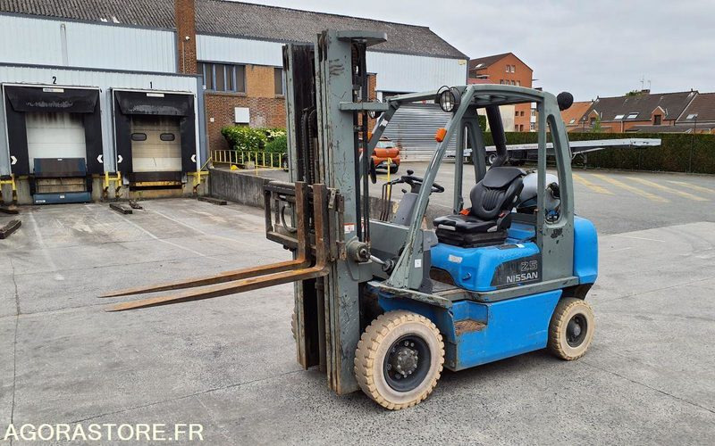 Chariot élévateur frontal GAZ Nissan 2827 heures Triplex UD02A25PQ - 3F550 - Gāzes iekrāvējs: foto 3 Chariot élévateur frontal GAZ Nissan 2827 heures Triplex UD02A25PQ - 3F550 - Gāzes iekrāvējs: foto 3