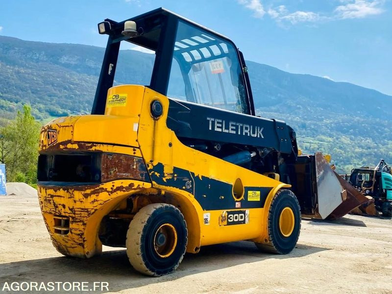Chariot télescopique Teletruk JCB TLT30D - Année 2004 - 3870 h - Teleskopiskais iekrāvējs: foto 4 Chariot télescopique Teletruk JCB TLT30D - Année 2004 - 3870 h - Teleskopiskais iekrāvējs: foto 4