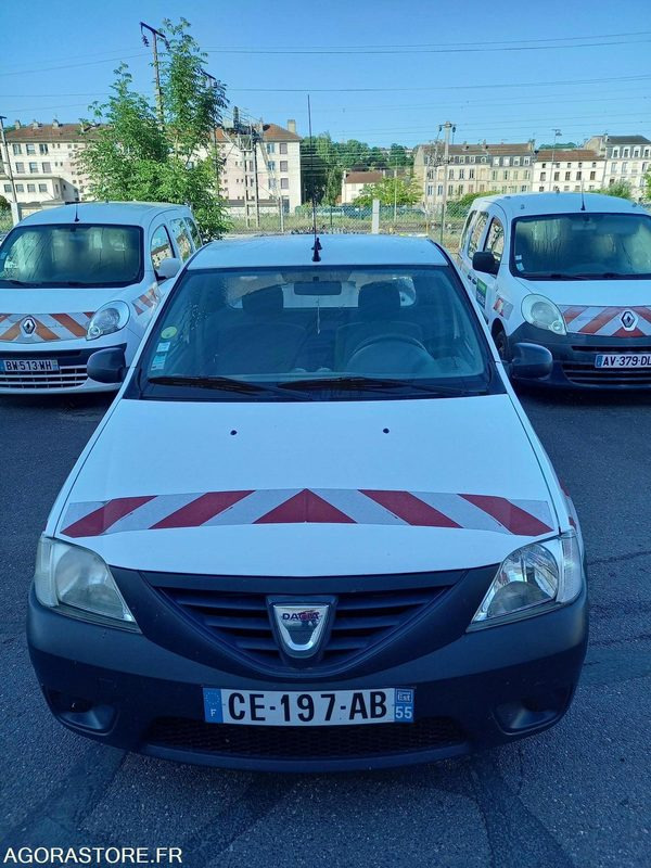 DACIA LOGAN PICK UP 2 PLACES - Vieglā automašīna: foto 2 DACIA LOGAN PICK UP 2 PLACES - Vieglā automašīna: foto 2