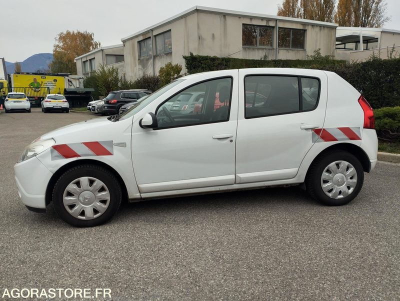 DACIA SANDERO_1.5 dCi eco2 90 cv _ CL-855-YM - Vieglā automašīna: foto 4 DACIA SANDERO_1.5 dCi eco2 90 cv _ CL-855-YM - Vieglā automašīna: foto 4