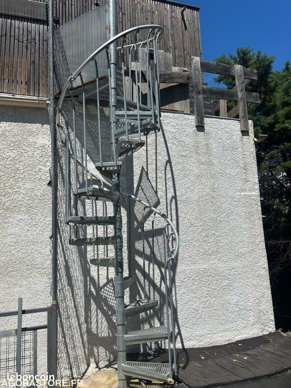 Escalier colimaçon 350 cm - Instrument/ Aprīkojums: foto 1 Escalier colimaçon 350 cm - Instrument/ Aprīkojums: foto 1