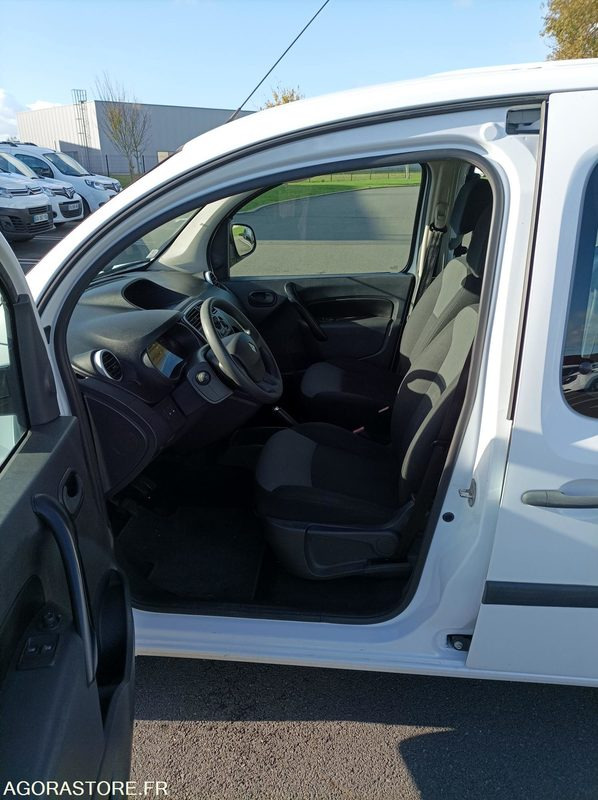 FH-367-HL - Roulant - RENAULT KANGOO - VP - 205 375 Kms - Vieglā automašīna: foto 5 FH-367-HL - Roulant - RENAULT KANGOO - VP - 205 375 Kms - Vieglā automašīna: foto 5