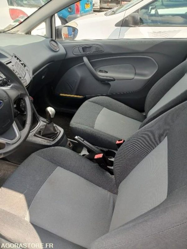 FORD FIESTA N°1 1.2 L– COULEUR BLANCHE - Vieglā automašīna: foto 3 FORD FIESTA N°1 1.2 L– COULEUR BLANCHE - Vieglā automašīna: foto 3