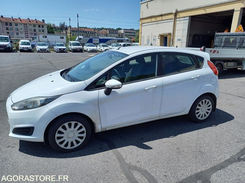 FORD FIESTA TDCI 70 FAP TREND 5 portes - Vieglā automašīna: foto 1 FORD FIESTA TDCI 70 FAP TREND 5 portes - Vieglā automašīna: foto 1