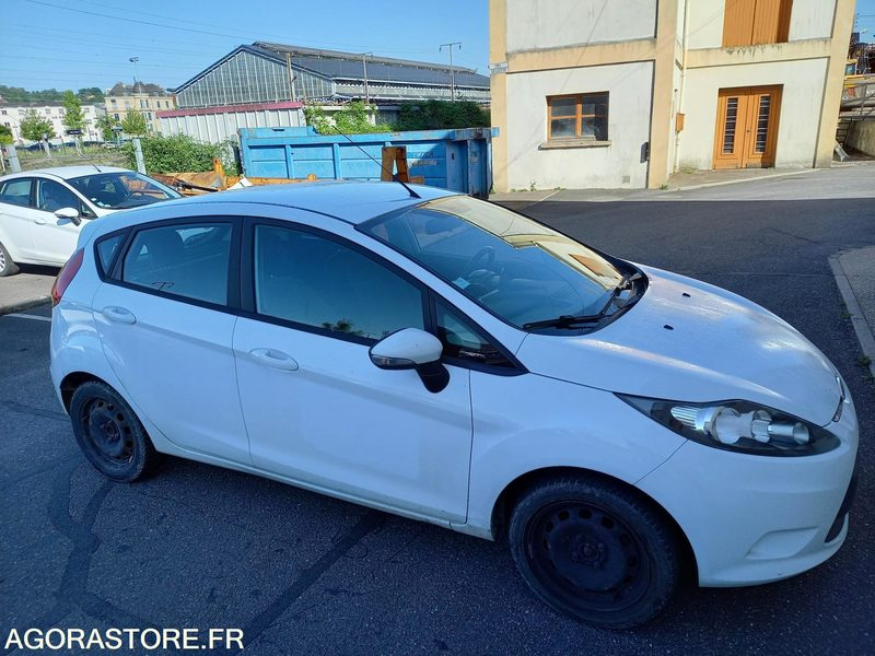 FORD FIESTA TDCI 70 FAP TREND 5 portes - Vieglā automašīna: foto 1 FORD FIESTA TDCI 70 FAP TREND 5 portes - Vieglā automašīna: foto 1