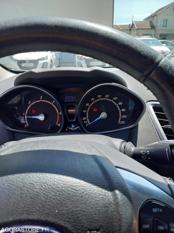 FORD FIESTA TDCI 70 FAP TREND 5 portes - Vieglā automašīna: foto 3 FORD FIESTA TDCI 70 FAP TREND 5 portes - Vieglā automašīna: foto 3