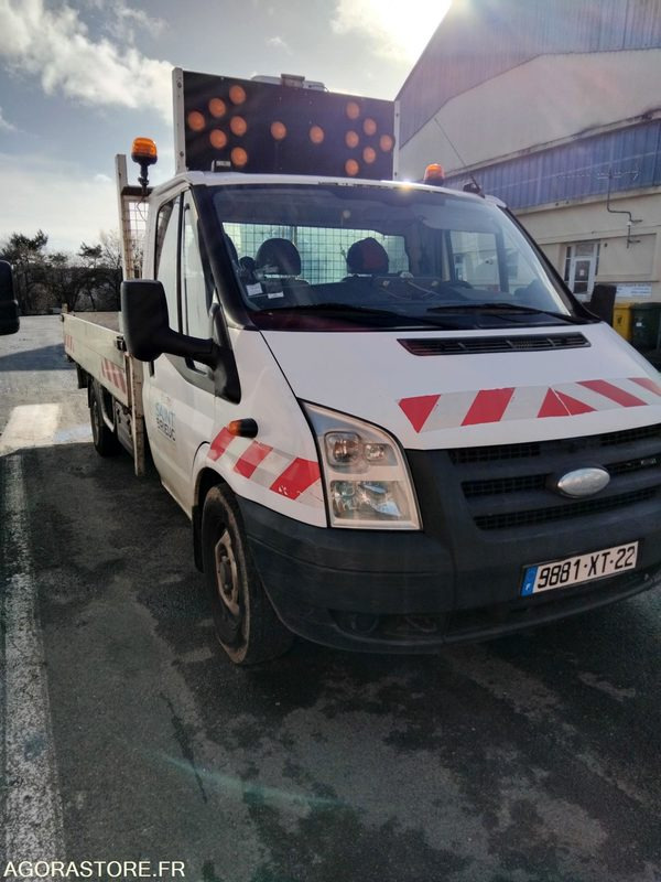 FORD Transit Plateau - Komercauto pašizgāzējs: foto 2 FORD Transit Plateau - Komercauto pašizgāzējs: foto 2