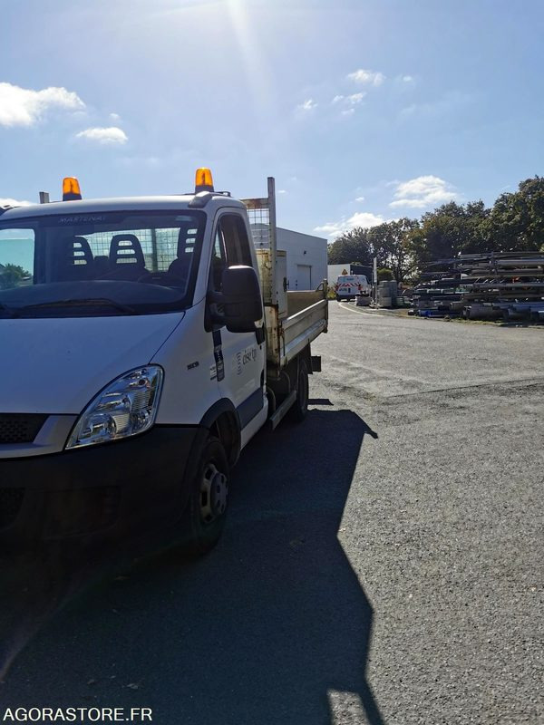 FOURGON BENNE - IVECO - DAILY 35C13 - 2011 / 264350 KM - BJ028EC - Komercauto pašizgāzējs: foto 3 FOURGON BENNE - IVECO - DAILY 35C13 - 2011 / 264350 KM - BJ028EC - Komercauto pašizgāzējs: foto 3